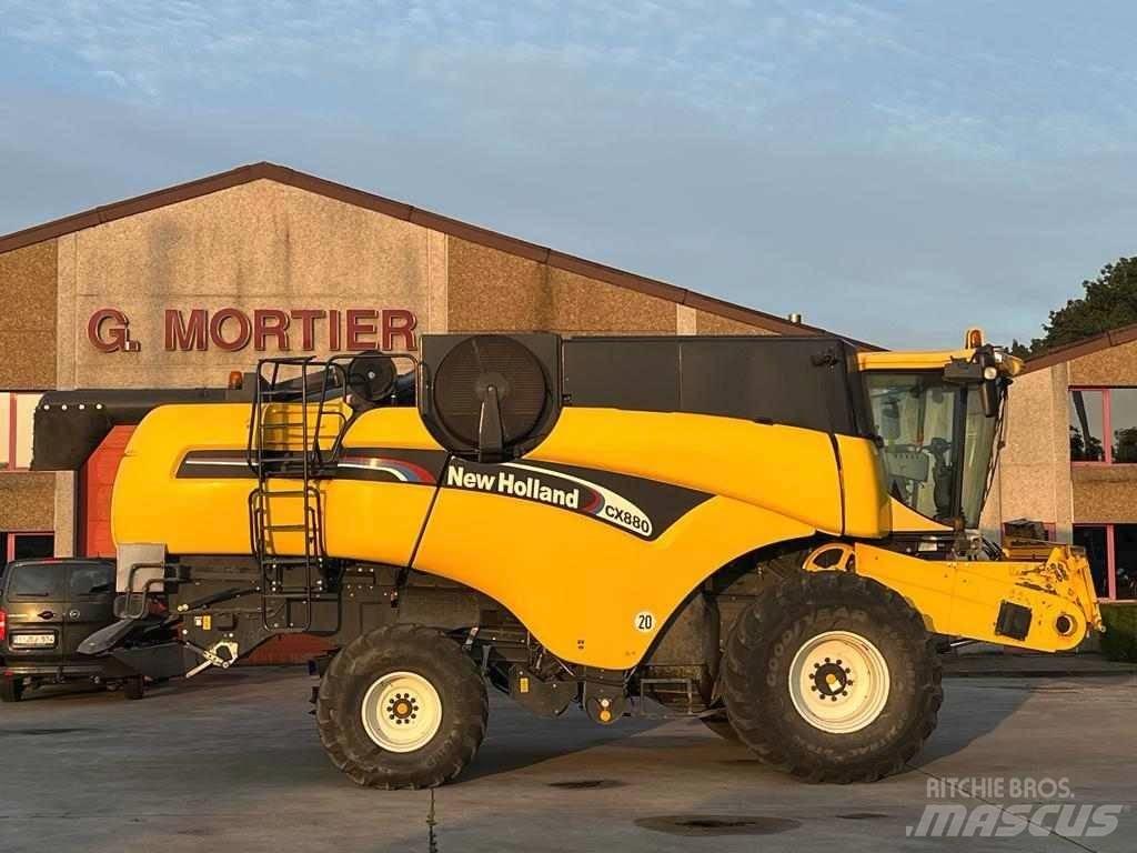 New Holland CX 880 Combine harvesters