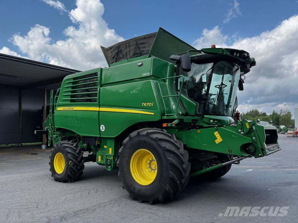 John Deere T670i Combine harvesters