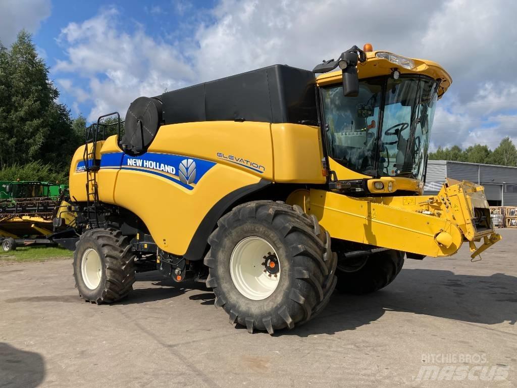 New Holland CX 8070 Combine harvesters
