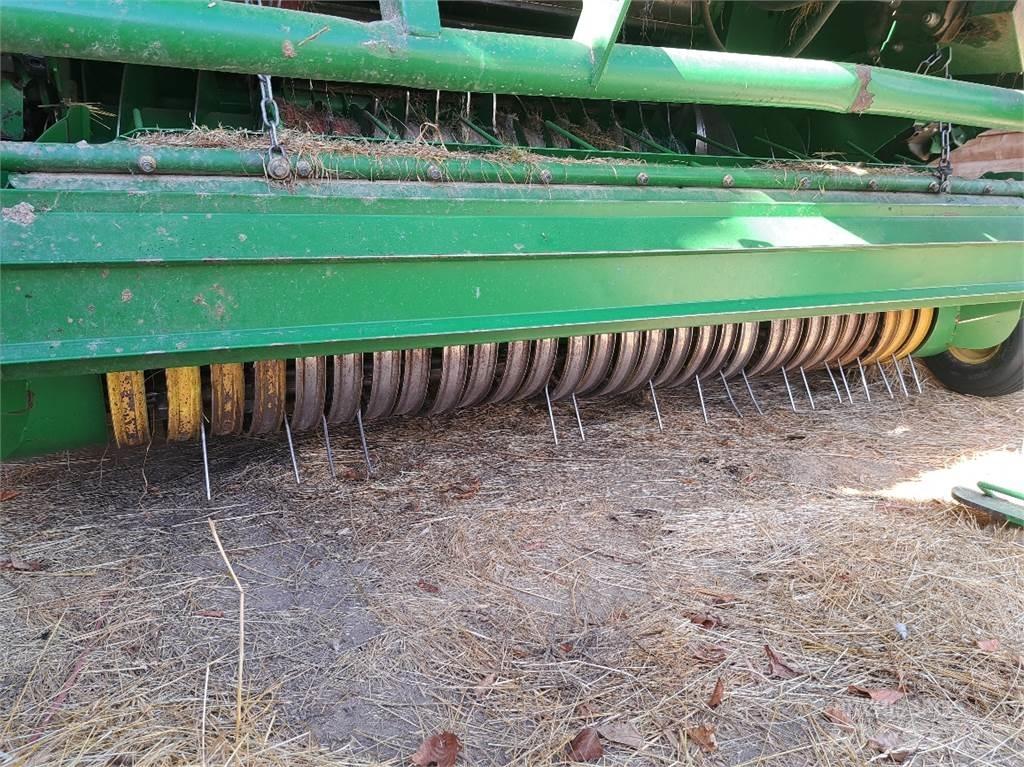 John Deere 990 Round balers