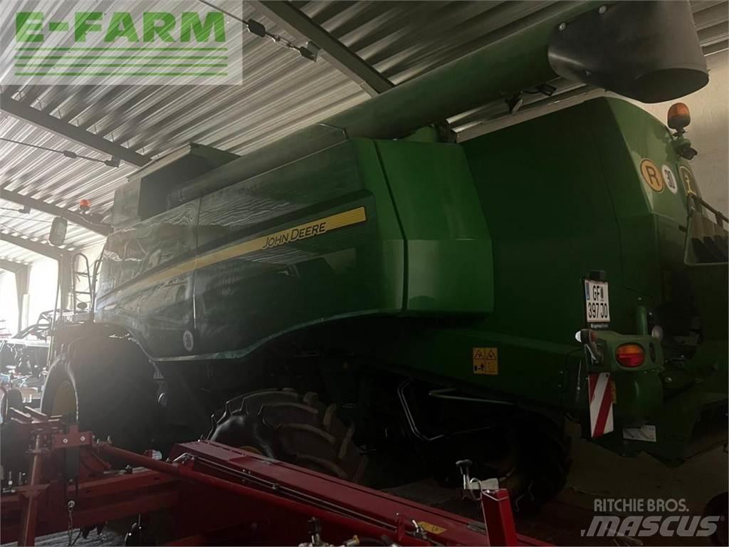 John Deere T550 Combine harvesters