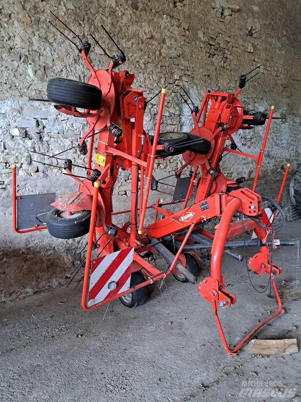 Kuhn GF7902 Rakes and tedders