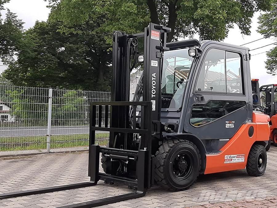 Toyota 02-8FGF25 LPG trucks