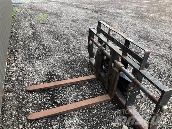 JLG 1001090074 Forks
