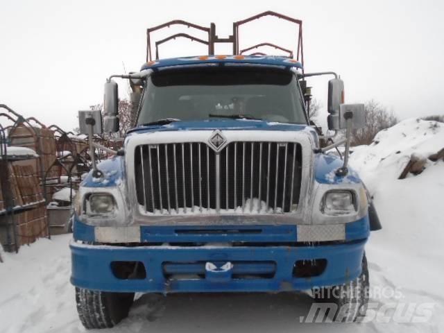 International 4600 Flatbed / Dropside trucks