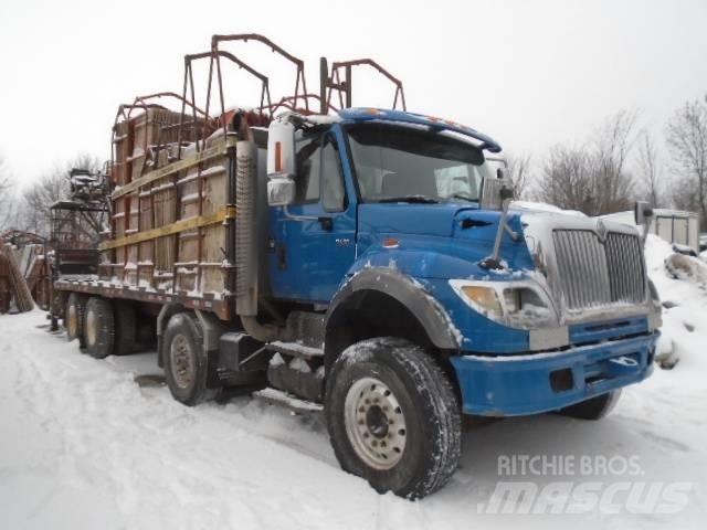 International 4600 Flatbed / Dropside trucks