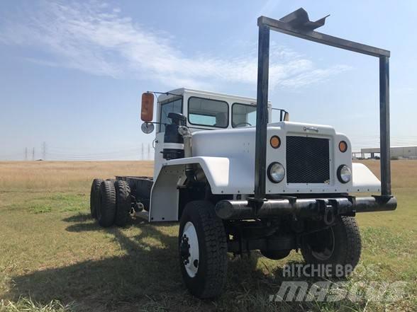 Diamond T M13 Chassis Cab trucks