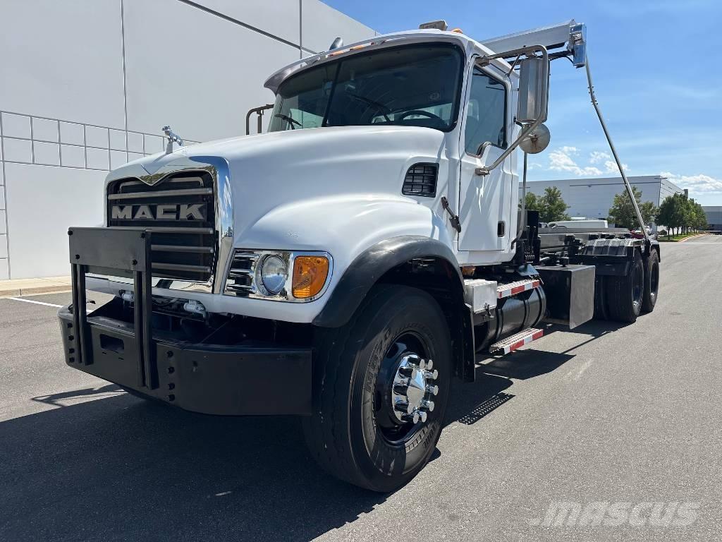 Mack CV 713 Demountable trucks