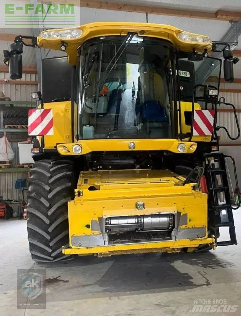 New Holland cr8080 Combine harvesters