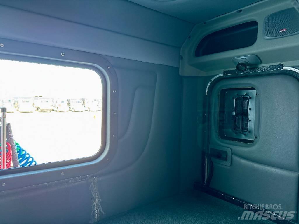 Peterbilt 389 Prime Movers