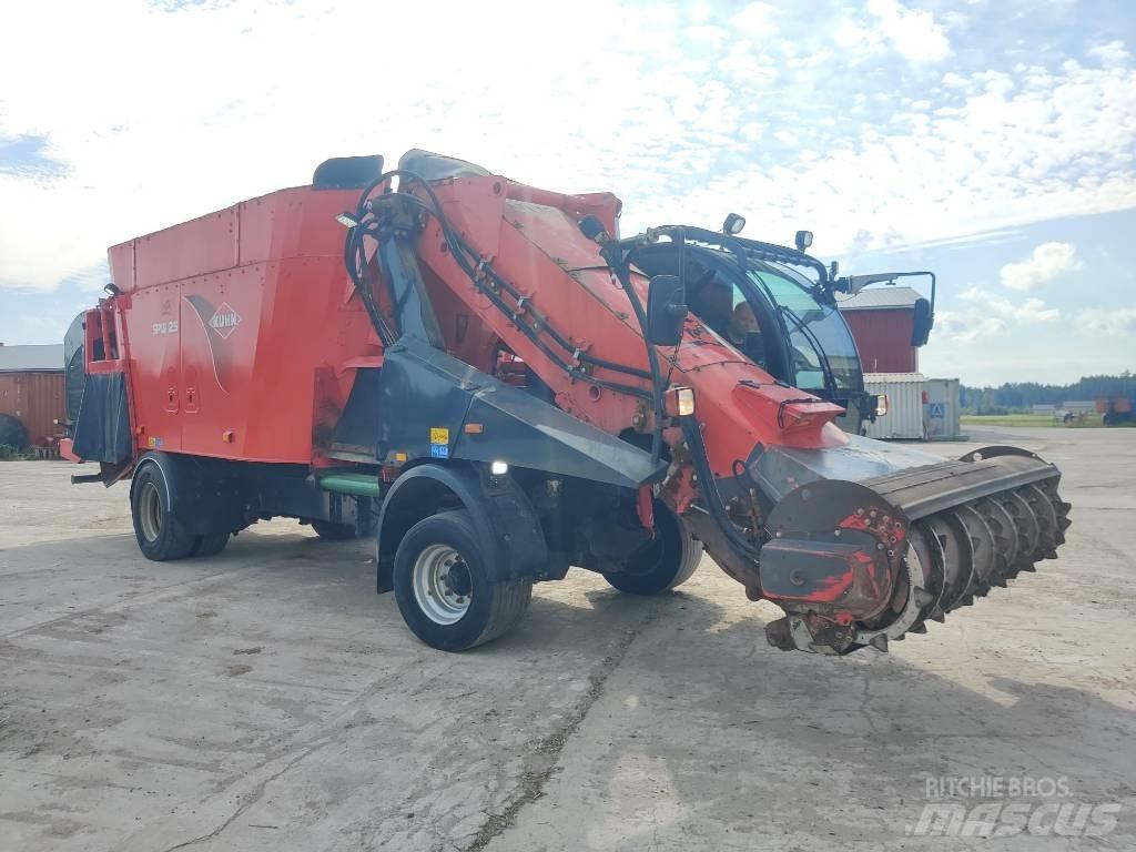 Kuhn SPW 25 Feed mixer