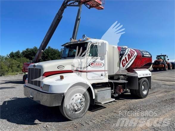 Peterbilt 330 Water bowser