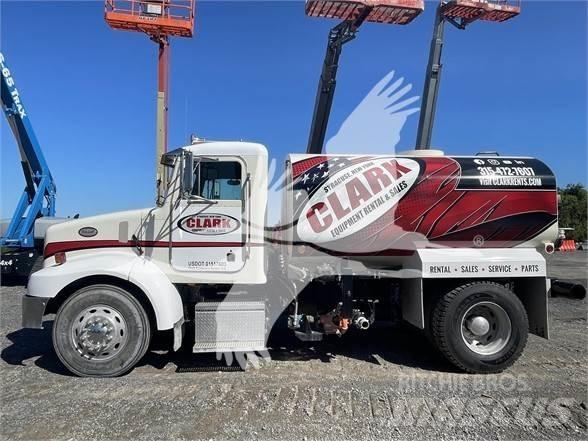 Peterbilt 330 Water bowser