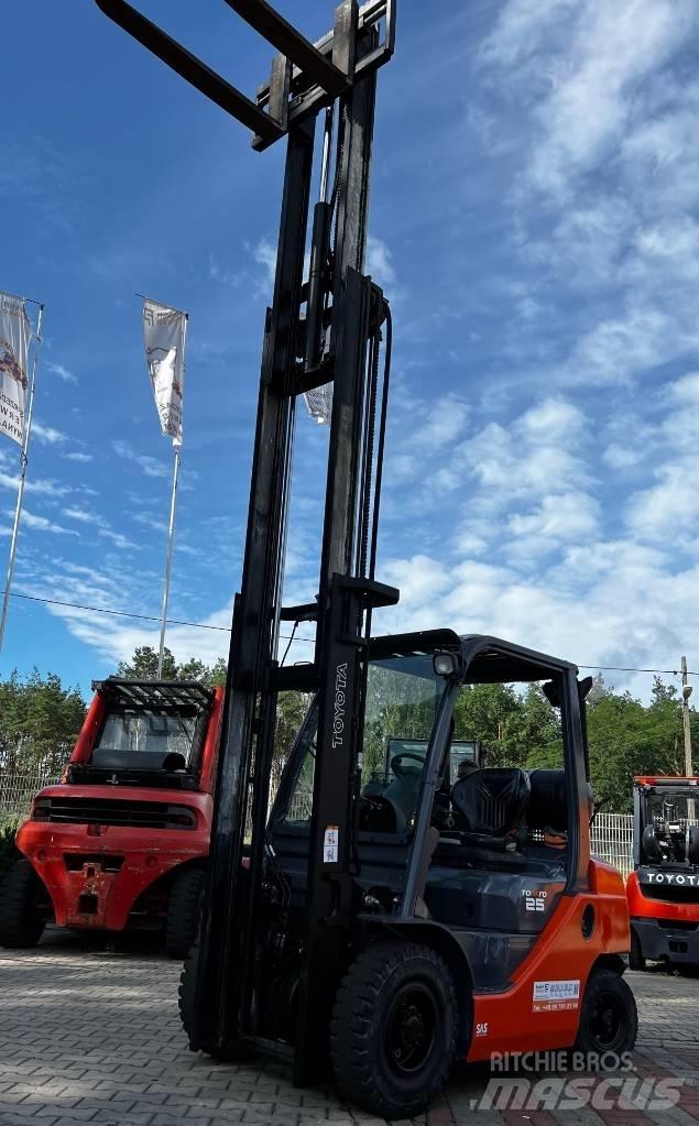 Toyota 02-8 FG F 25 LPG trucks