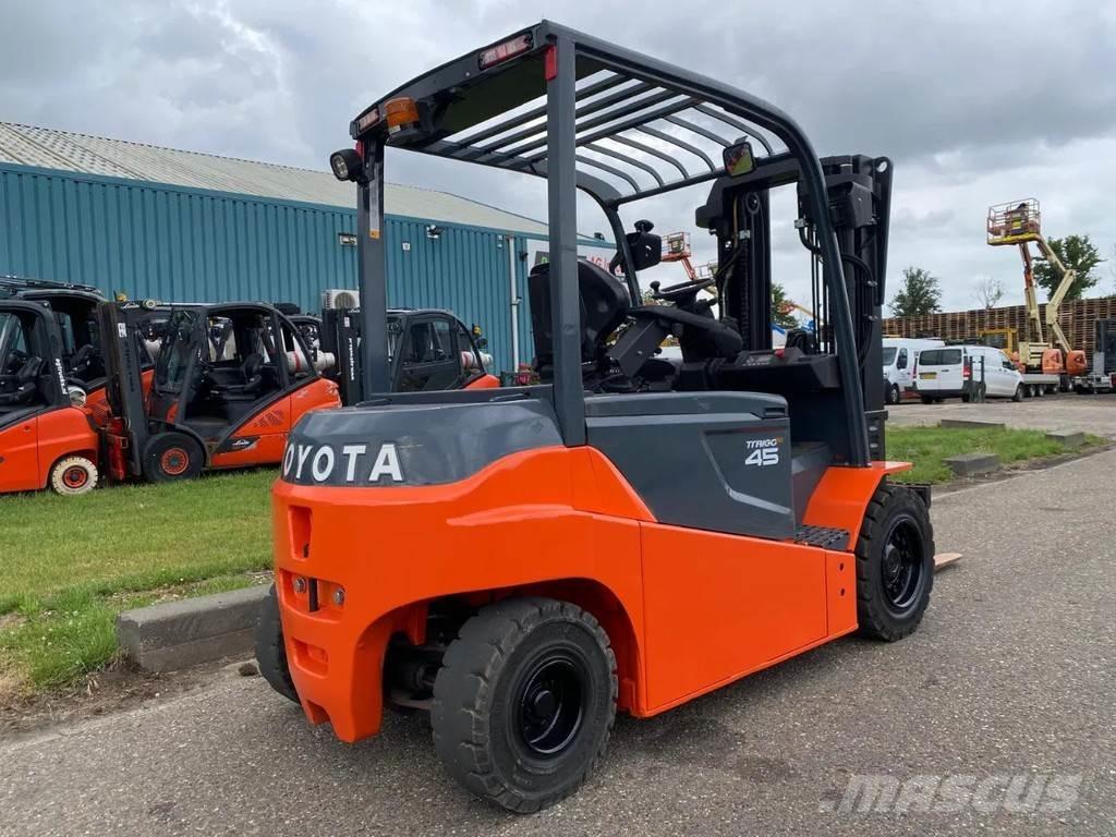 Toyota 8FBMT45 Electric forklift trucks