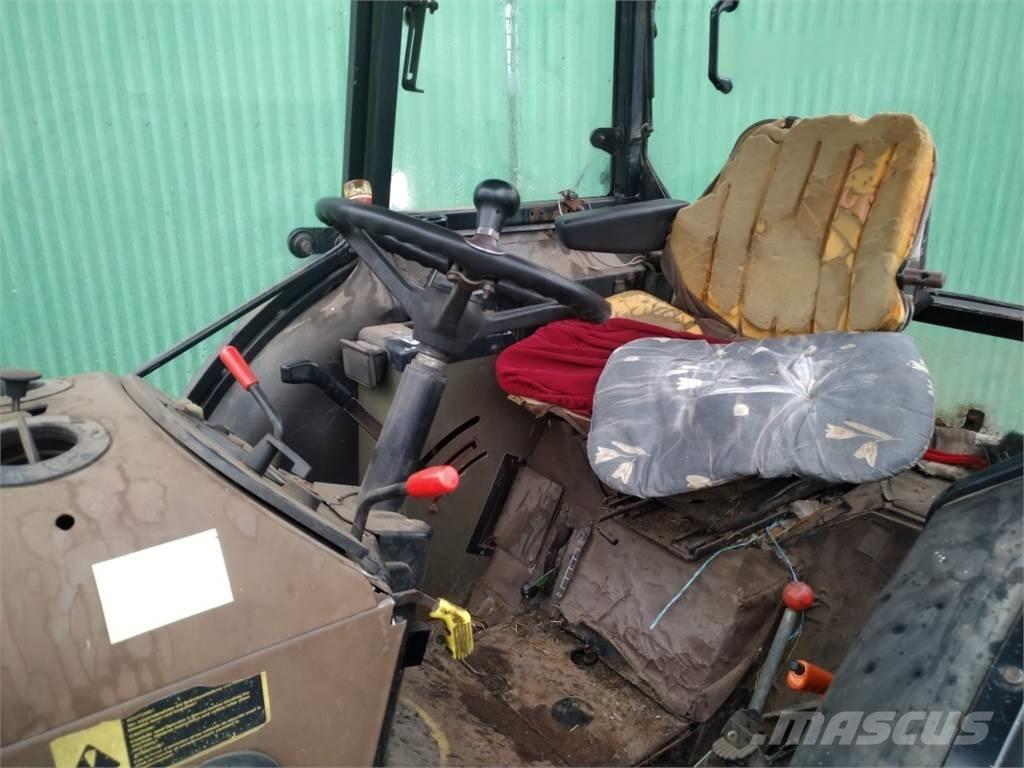 John Deere 1850 Tractors
