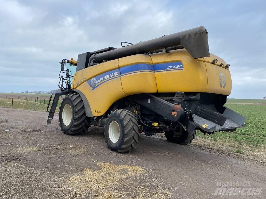 New Holland CX 8090 Combine harvesters
