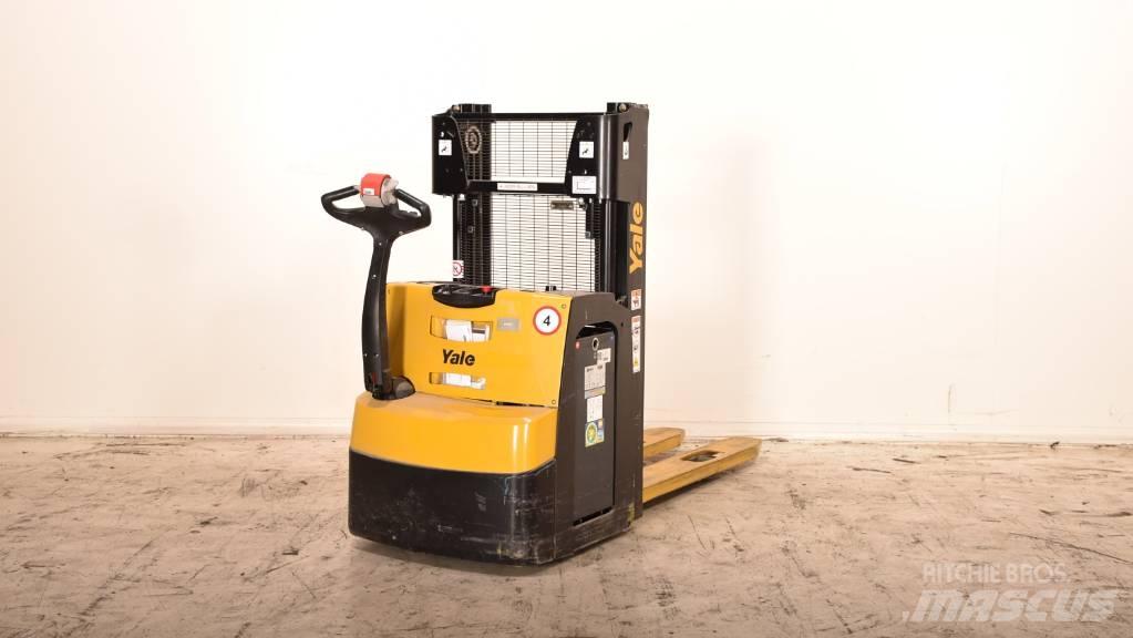 Yale MS 14 AC Pedestrian stacker