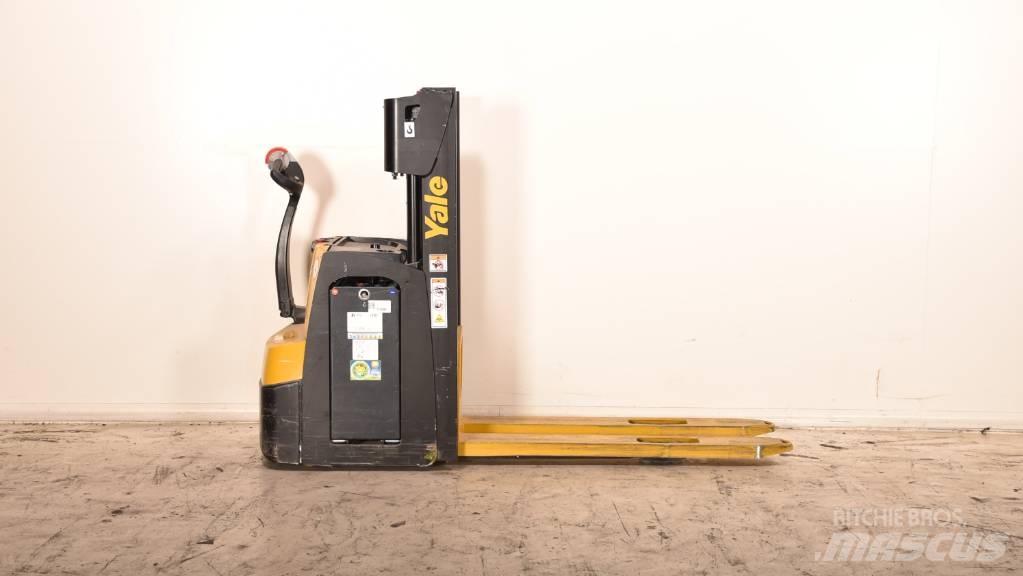 Yale MS 14 AC Pedestrian stacker