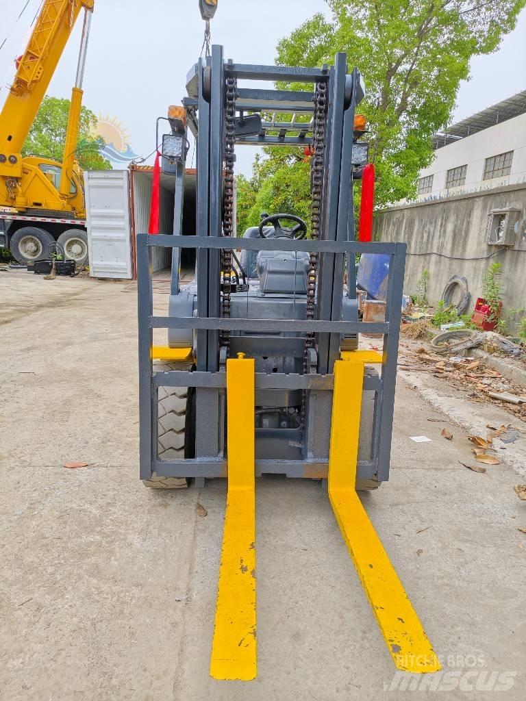 Komatsu FD 30 T-17 Diesel trucks