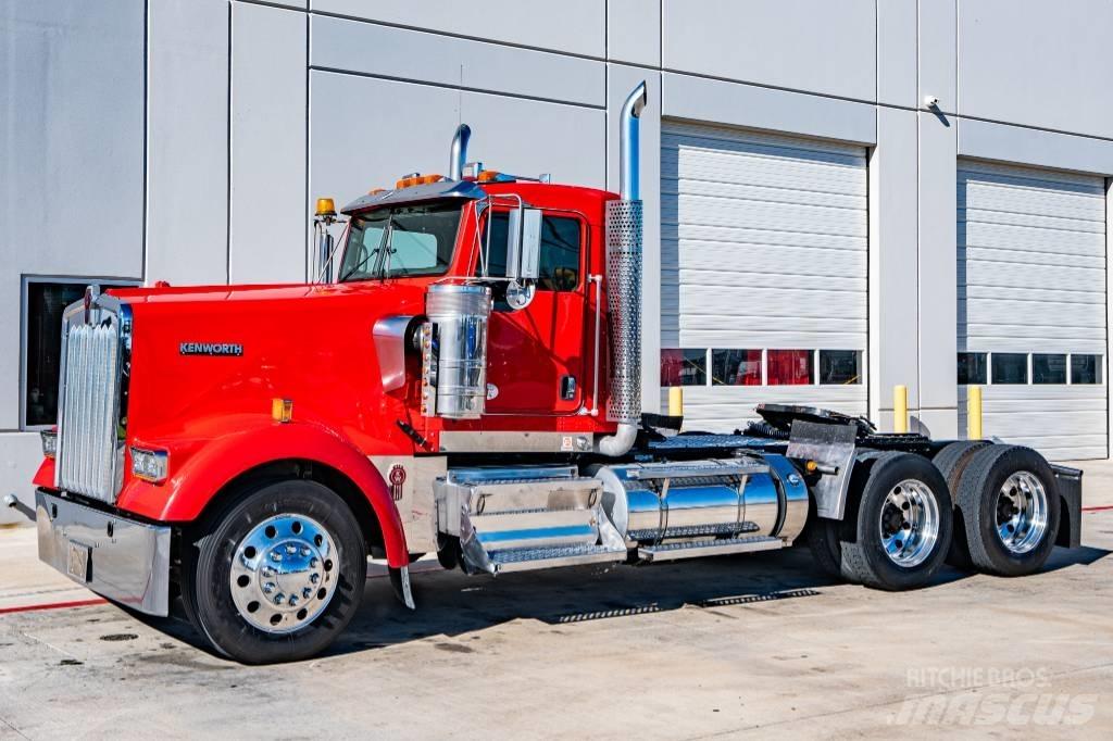 Kenworth W 900 Prime Movers