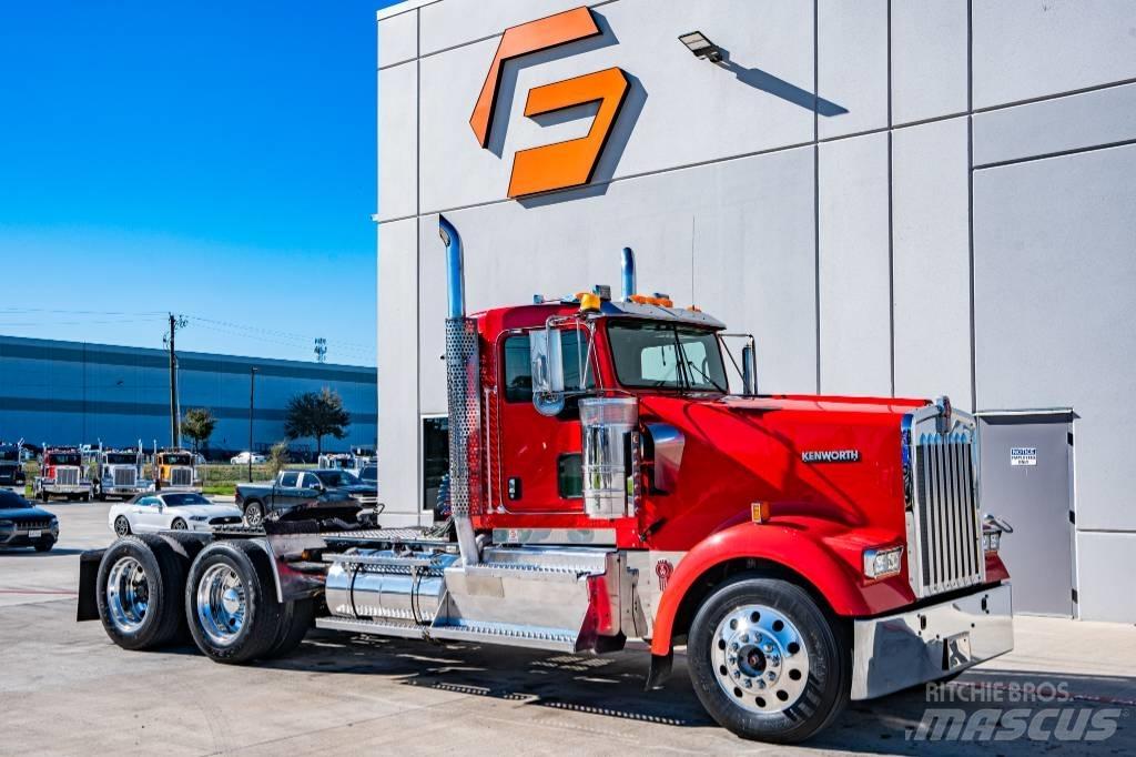 Kenworth W 900 Prime Movers