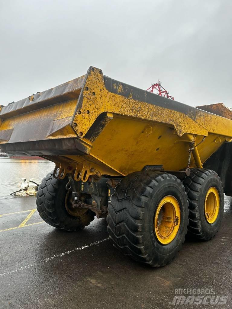 Komatsu HM 300-3 Articulated Haulers