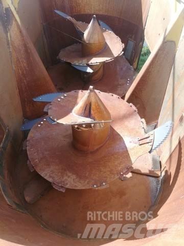  USA 850CF Feed mixer