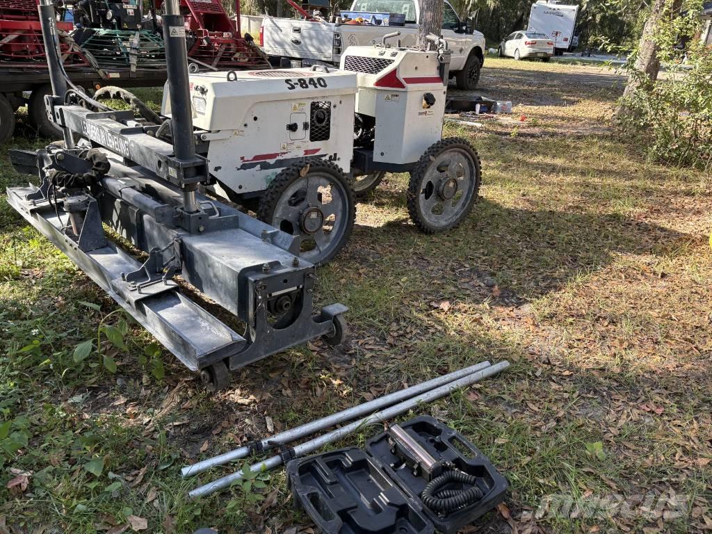 Somero S-840 Concrete distribution booms