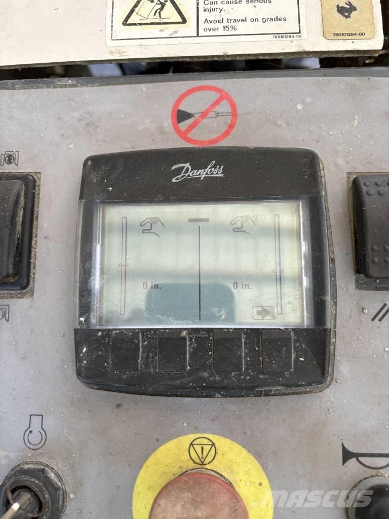 Somero S-840 Concrete distribution booms