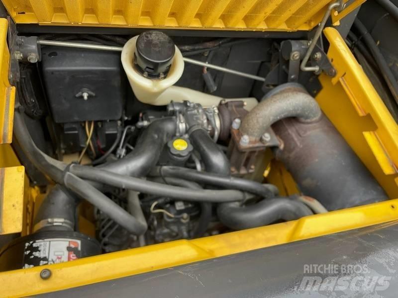 New Holland L 170 Skid steer loaders