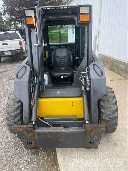 New Holland L 170 Skid steer loaders