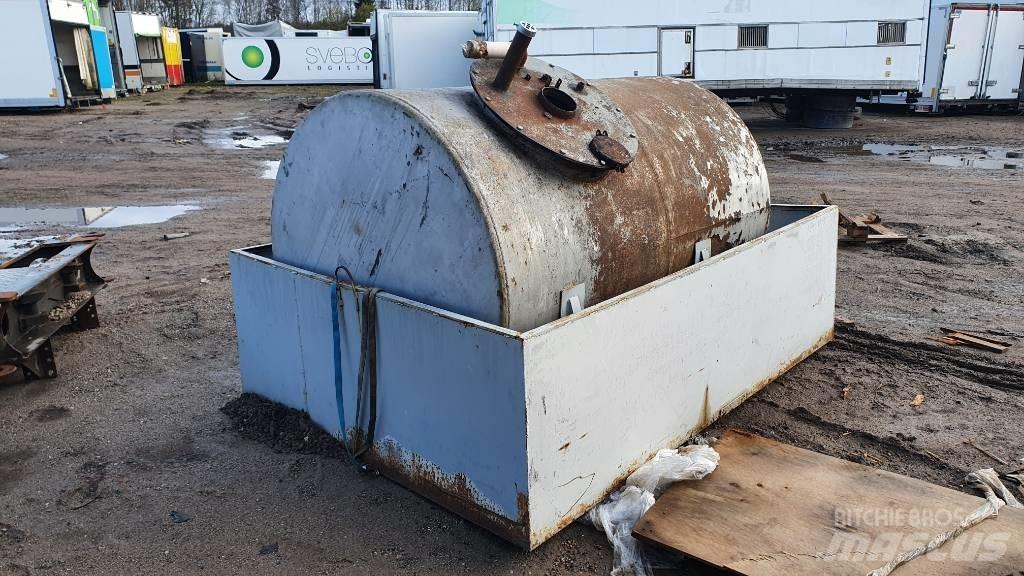  FUEL TANK Tanks
