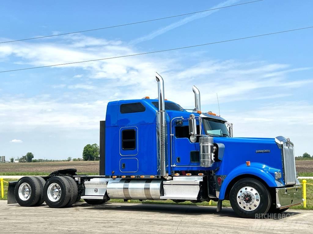 Kenworth W 900 Prime Movers