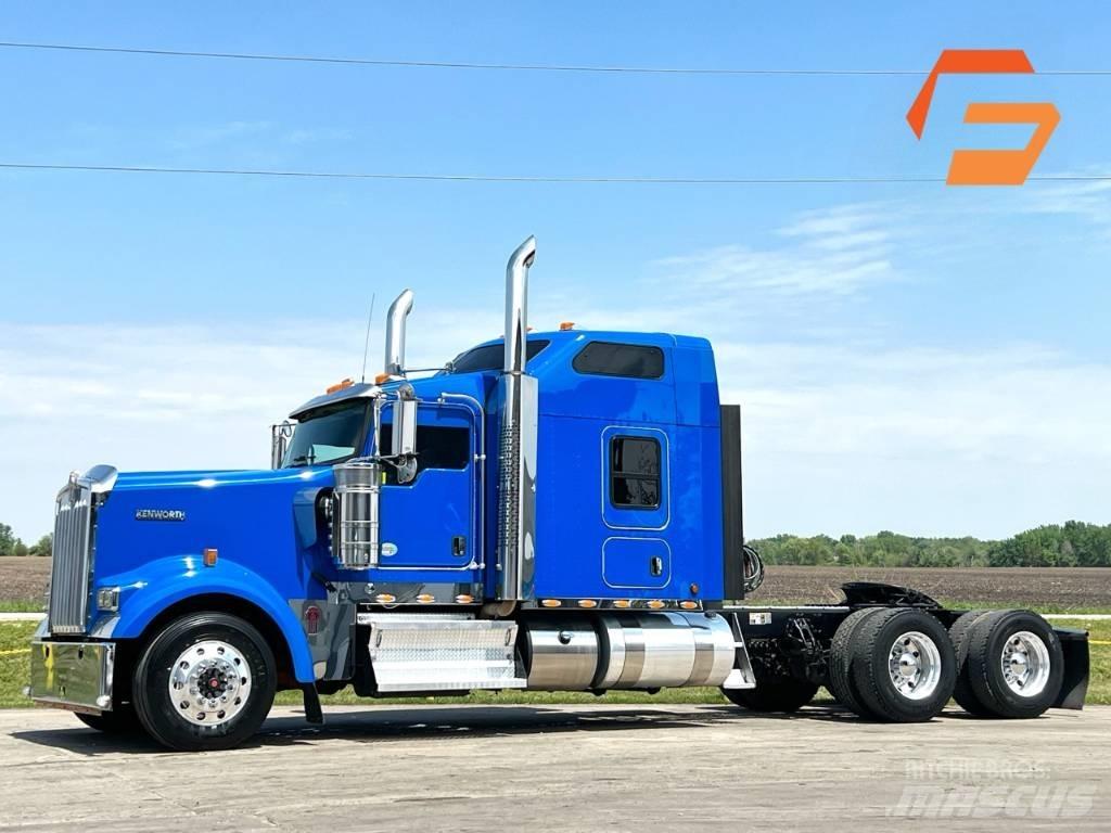 Kenworth W 900 Prime Movers