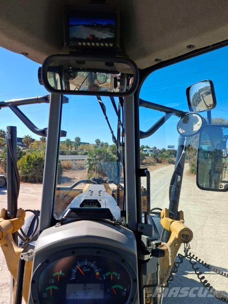 CAT 120 M 2 AWD Graders