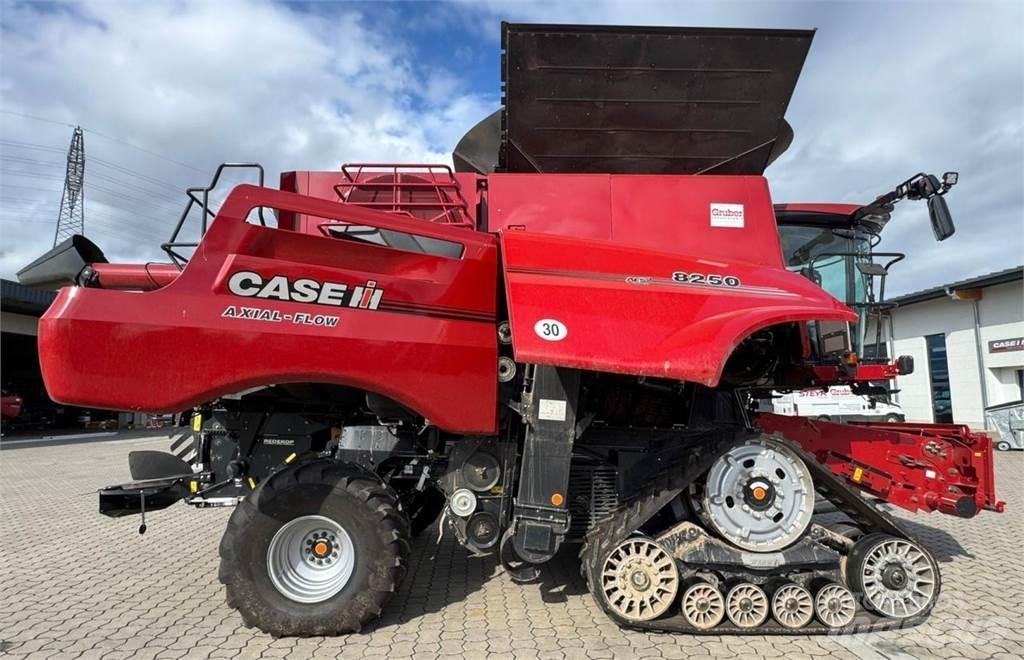 Case IH AF 8250 Combine harvesters