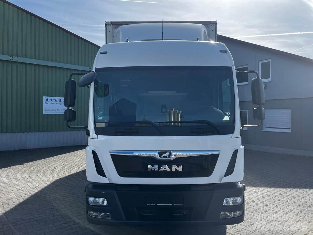 MAN TGL 8.220 Curtain sider trucks