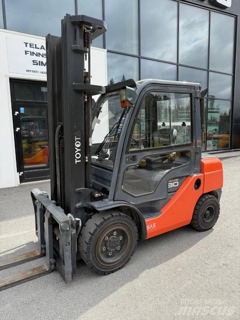 Toyota 02-8 FDF 30 Diesel trucks