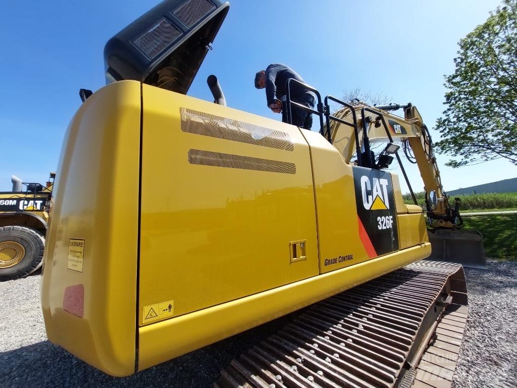 CAT 326 F L Crawler excavators