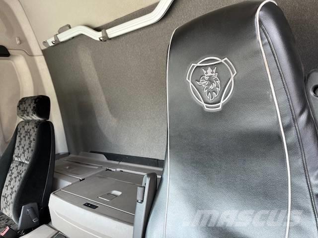 Scania P 280 Curtain sider trucks