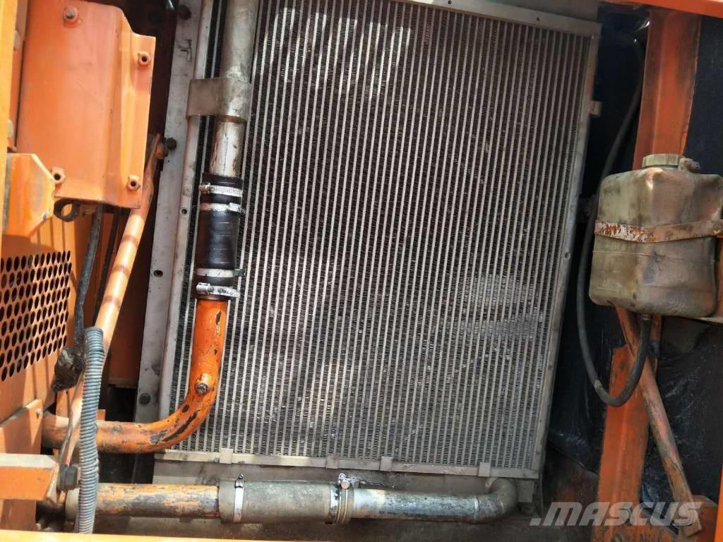Doosan DX 225 LC Crawler excavators