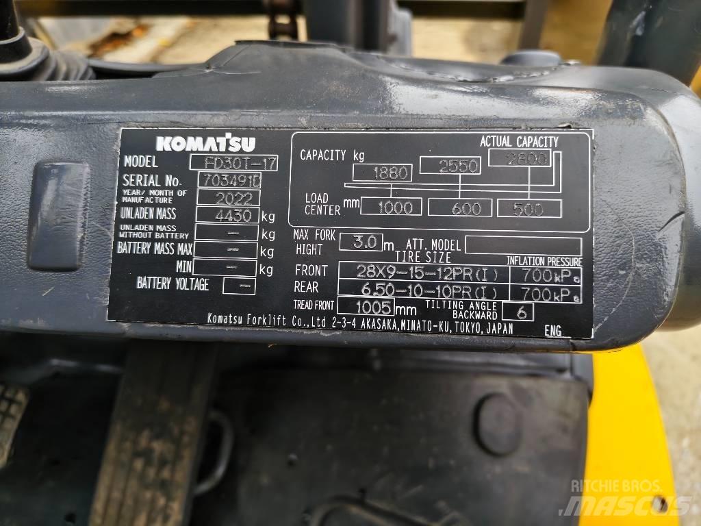 Komatsu 30 Diesel trucks