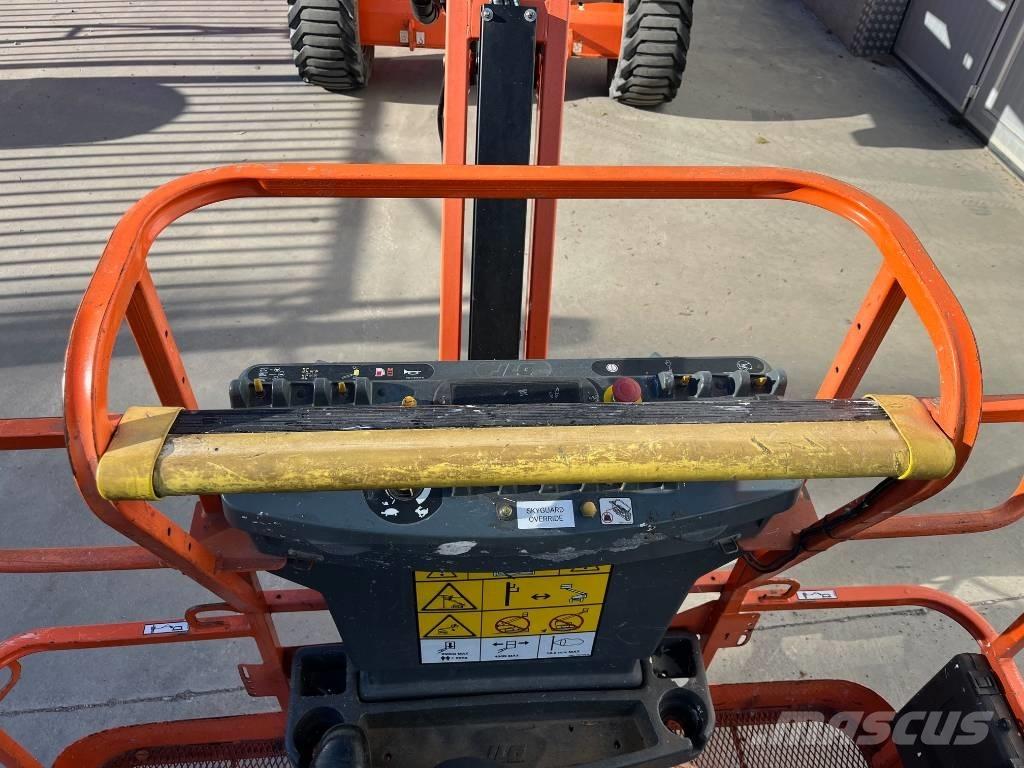 JLG 520 AJ Articulated boom lifts