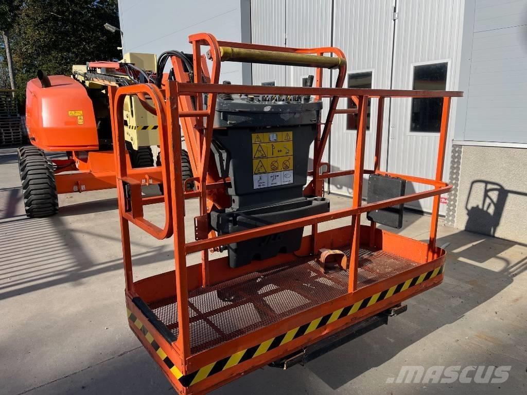 JLG 520 AJ Articulated boom lifts