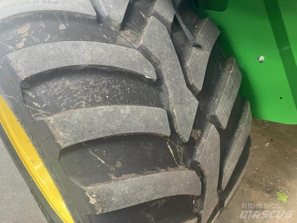 John Deere V461R Round balers