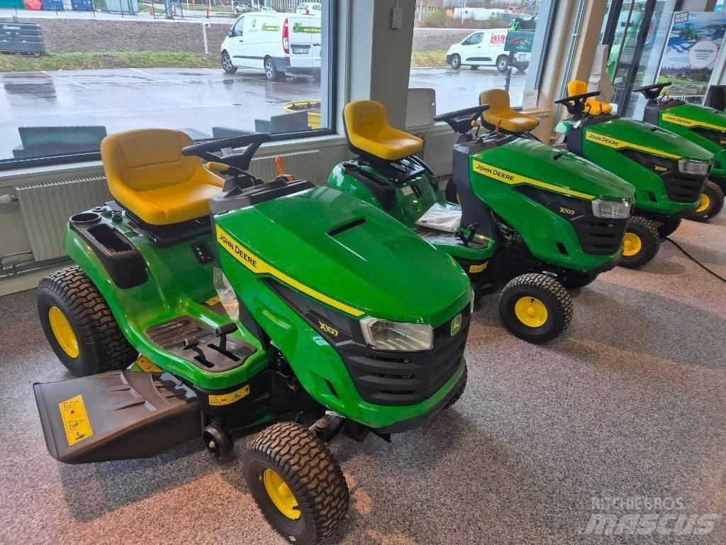John Deere X 107 Riding mowers