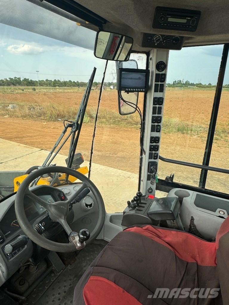 Volvo L90F Wheel loaders