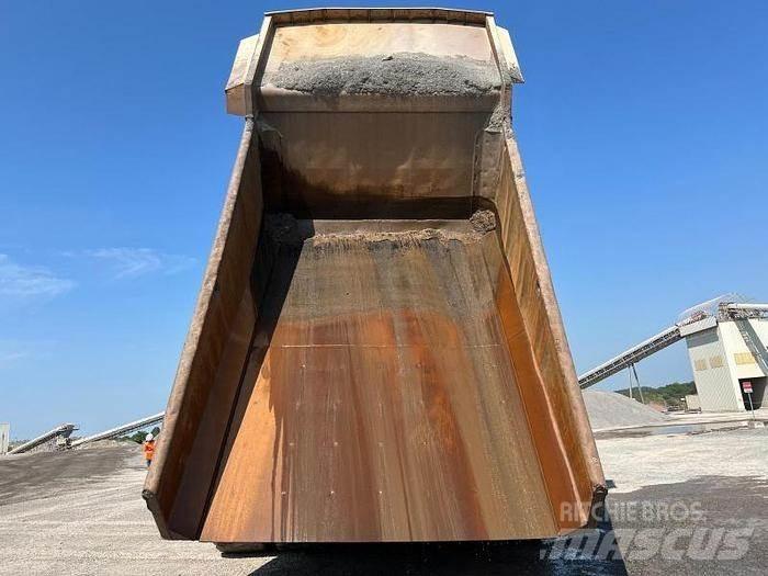 CAT 775F Rebuilt Site dumpers