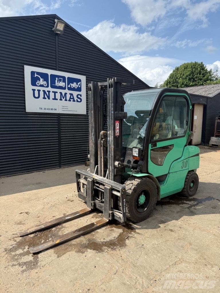 Mitsubishi FG 30 LPG trucks